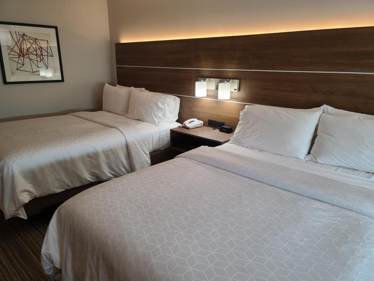 Holiday Inn Express Hotel & Suites Woodland Hills By Ihg Los Ángeles Exterior foto