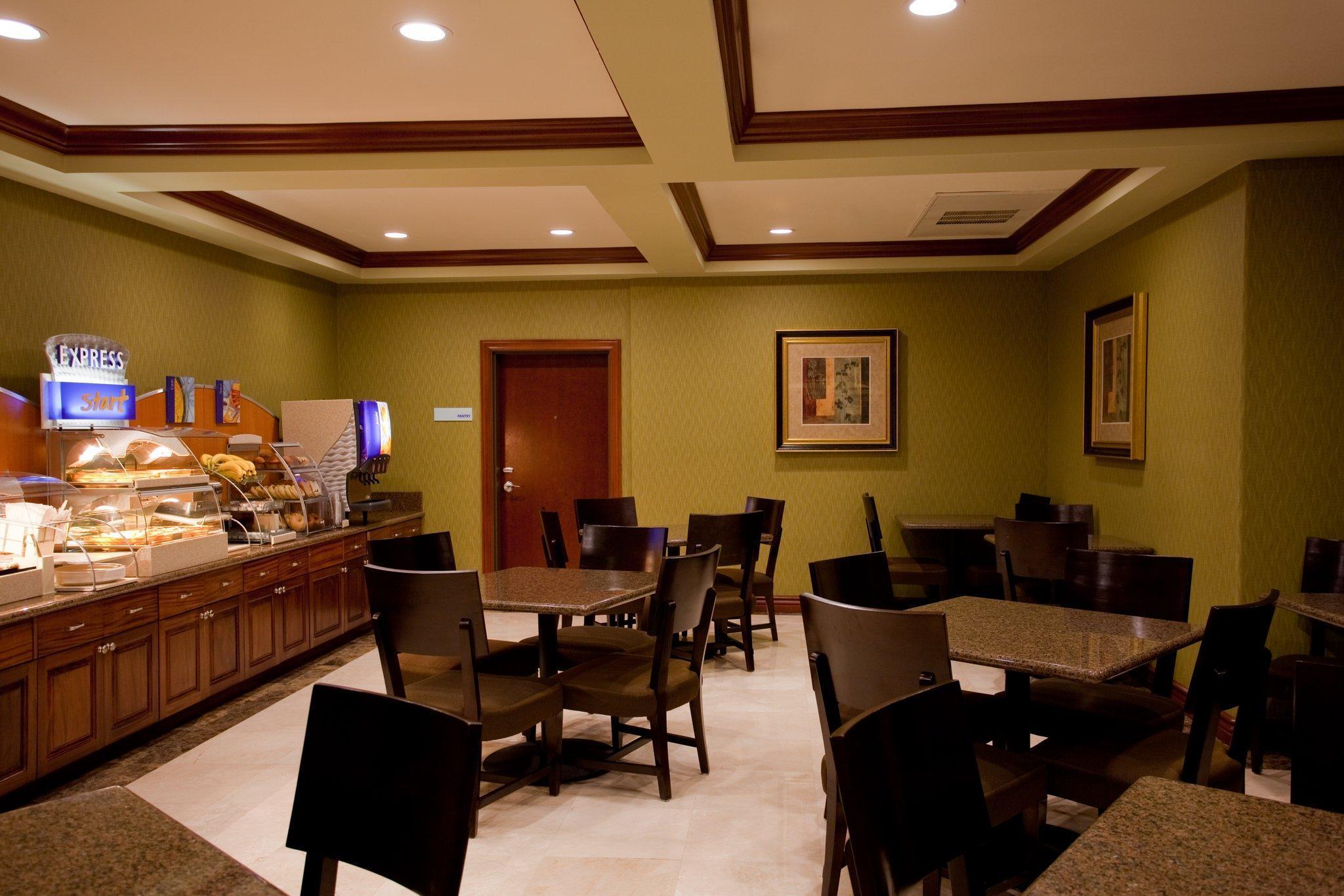 Holiday Inn Express Hotel & Suites Woodland Hills By Ihg Los Ángeles Exterior foto