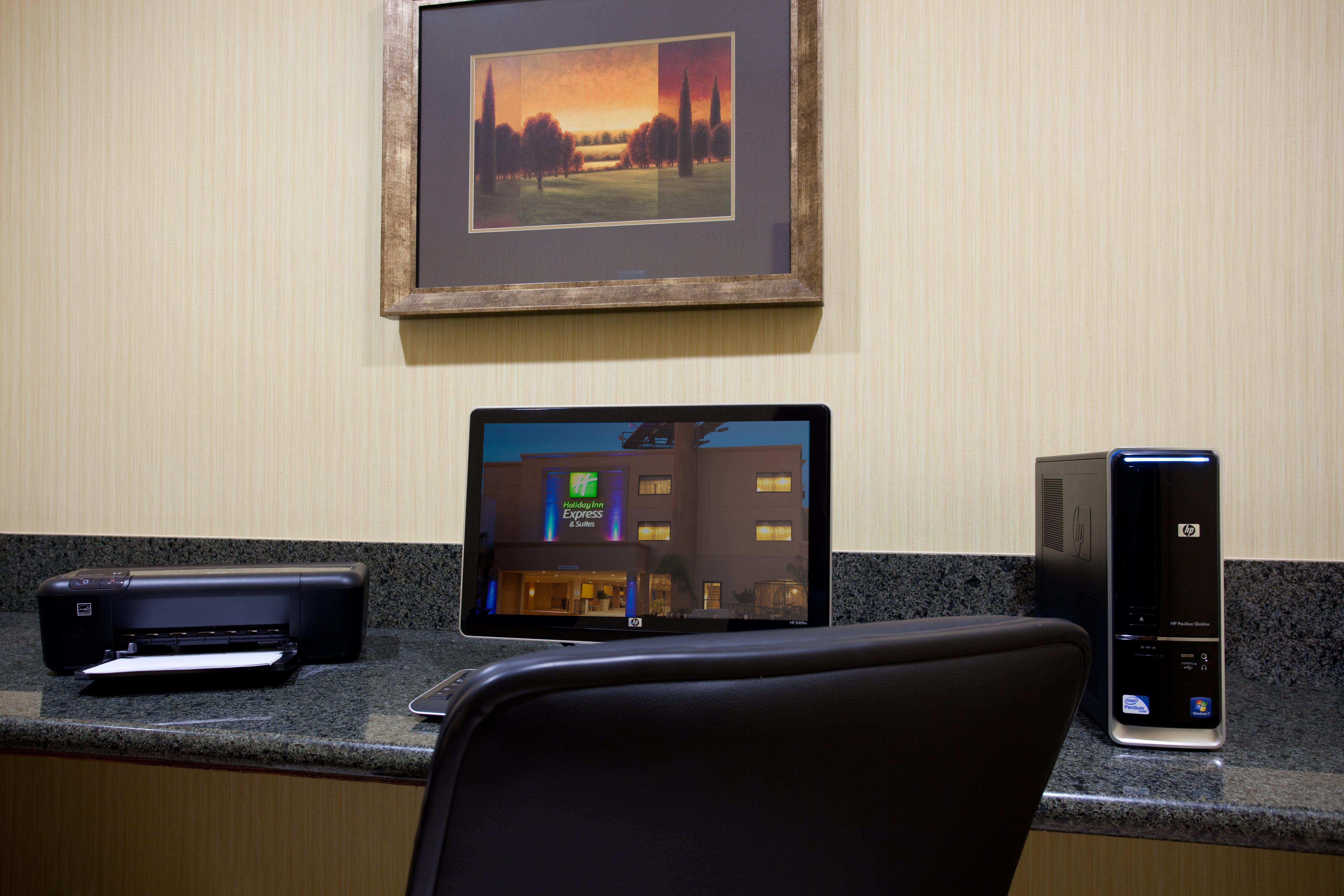 Holiday Inn Express Hotel & Suites Woodland Hills By Ihg Los Ángeles Exterior foto