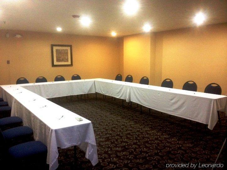 Holiday Inn Express Hotel & Suites Woodland Hills By Ihg Los Ángeles Exterior foto