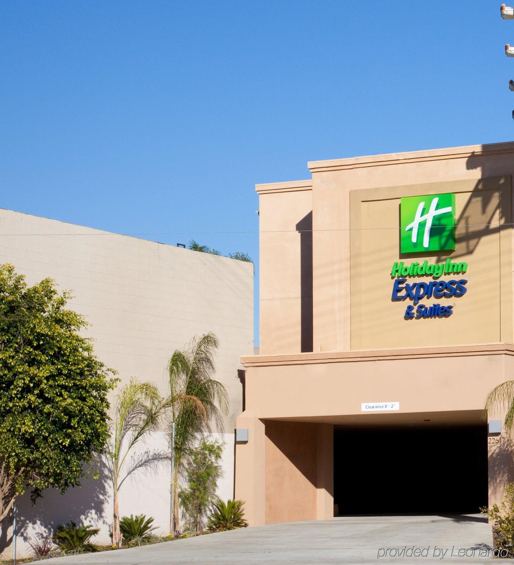 Holiday Inn Express Hotel & Suites Woodland Hills By Ihg Los Ángeles Exterior foto