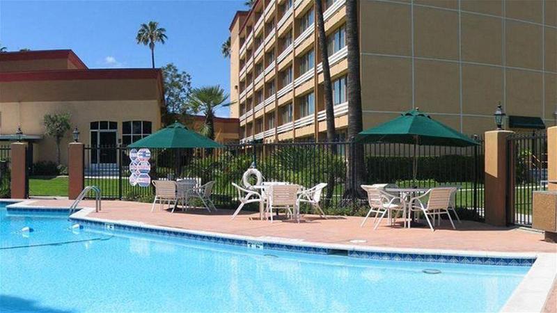 Holiday Inn Express Hotel & Suites Woodland Hills By Ihg Los Ángeles Exterior foto