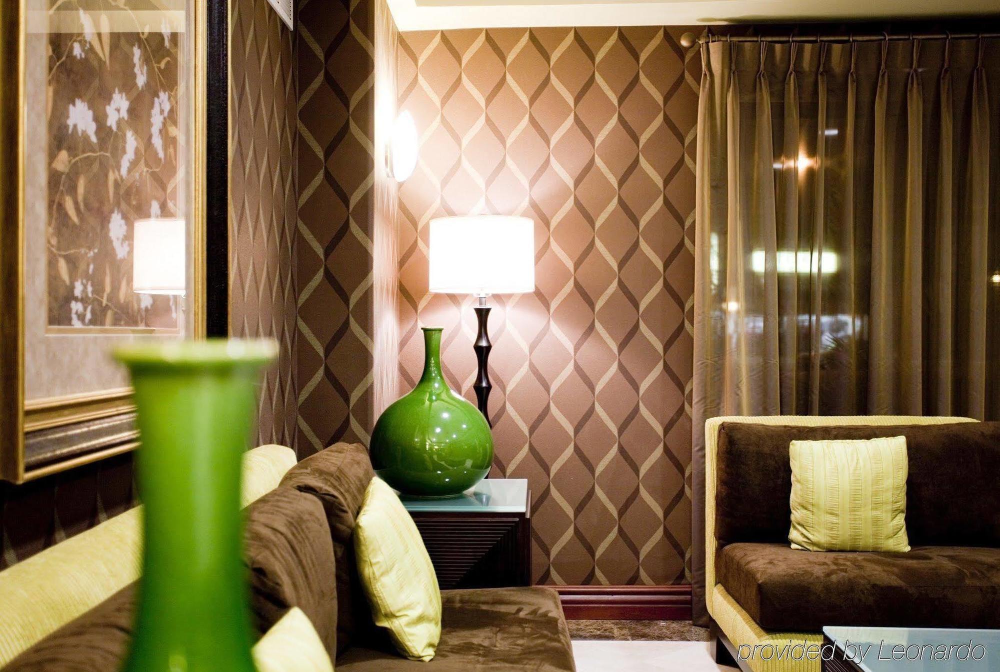 Holiday Inn Express Hotel & Suites Woodland Hills By Ihg Los Ángeles Exterior foto