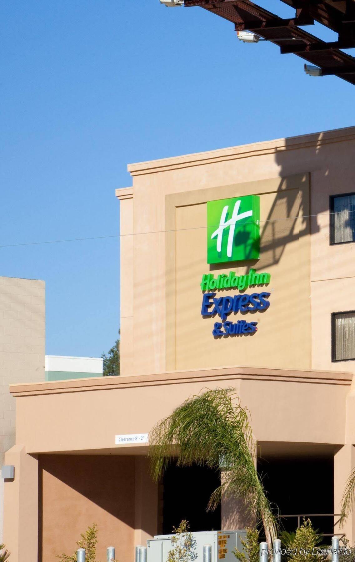 Holiday Inn Express Hotel & Suites Woodland Hills By Ihg Los Ángeles Exterior foto