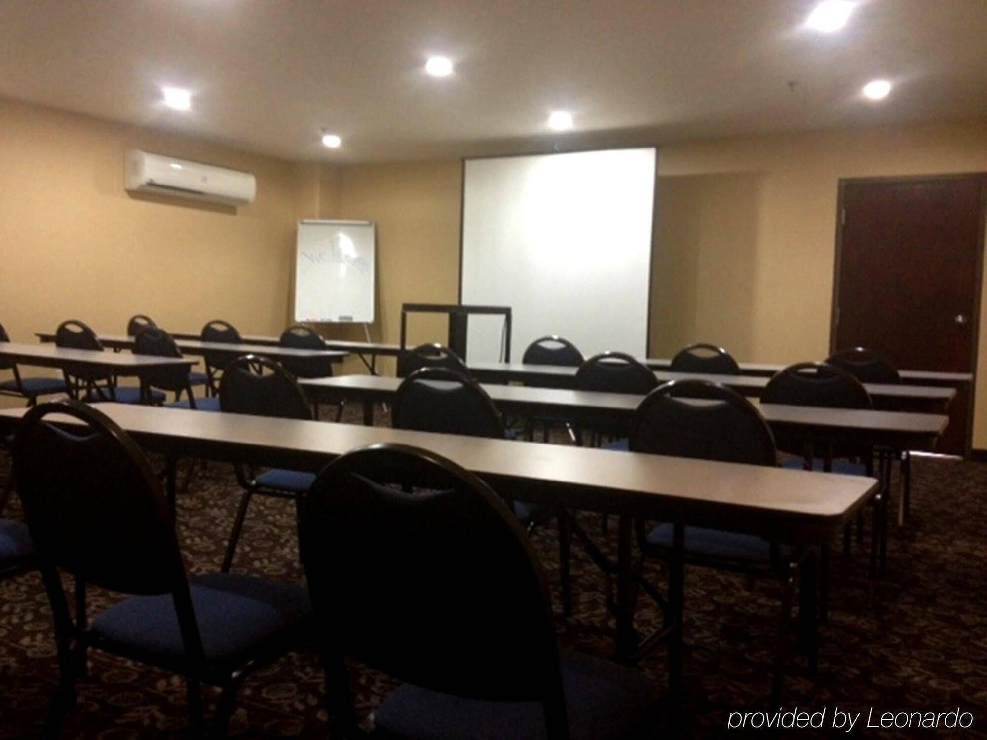 Holiday Inn Express Hotel & Suites Woodland Hills By Ihg Los Ángeles Exterior foto