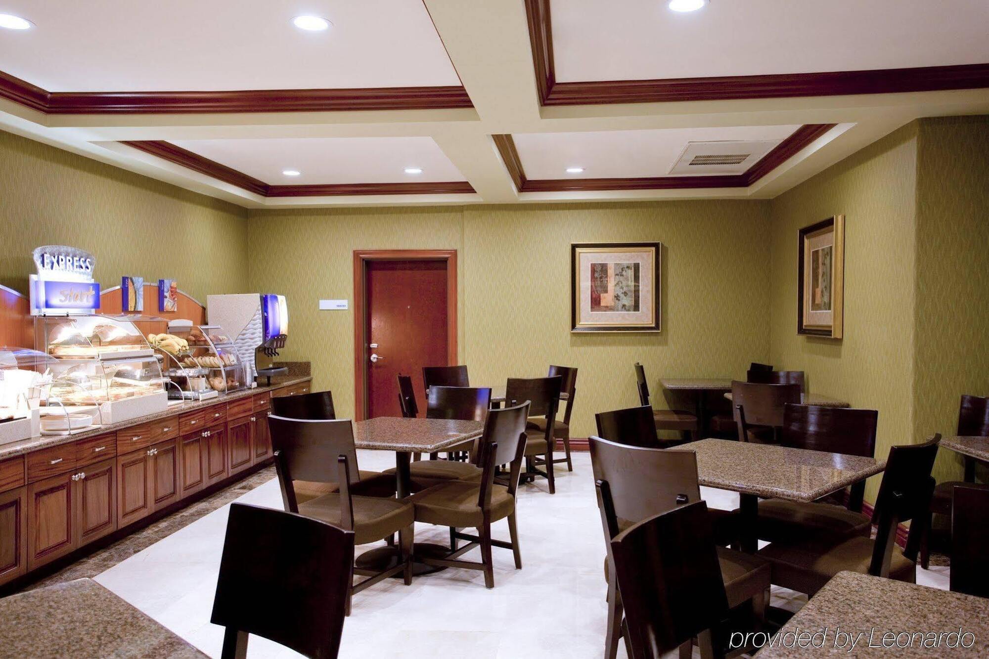 Holiday Inn Express Hotel & Suites Woodland Hills By Ihg Los Ángeles Exterior foto